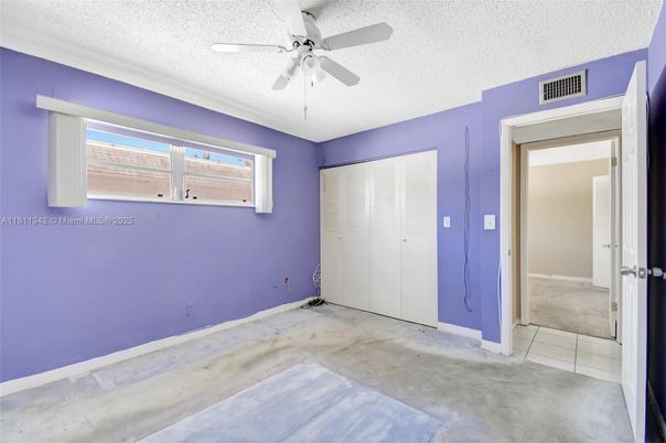 Empty room, Interior