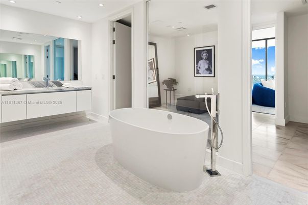 Bathroom, Free Standing Baths, Interior, Recessed Lighting