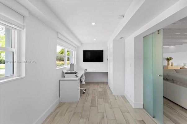 Home Office, Interior, Recessed Lighting, Wood Texture Flooring