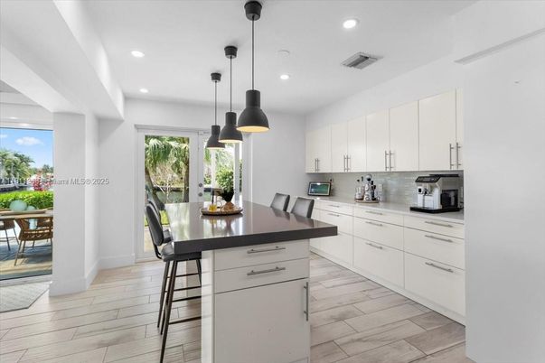 Dining room, Interior, Kitchen, Pendant Lights, Recessed Lighting, Wood Texture Flooring