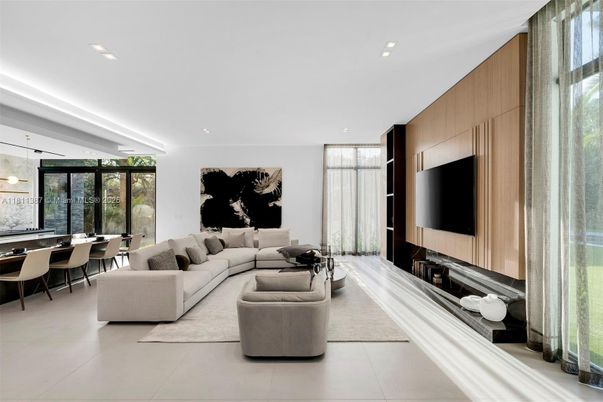 Dining room, Interior, Living room, Pendant Lights, Recessed Lighting