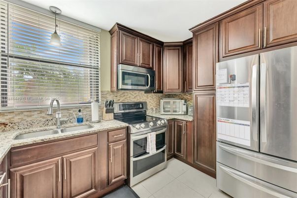 Interior, Kitchen, Pendant Lights, Stainless Steel Appliances