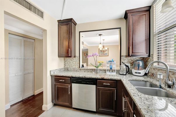 Chandelier, Interior, Kitchen, Wood Texture Flooring