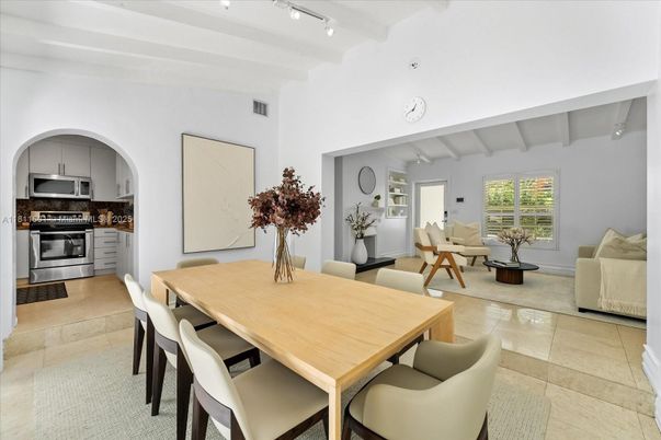 Dining room, Interior, Kitchen, Living room, Stainless Steel Appliances