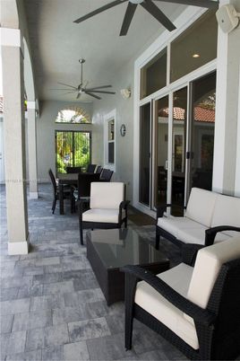 Dining room, Exterior