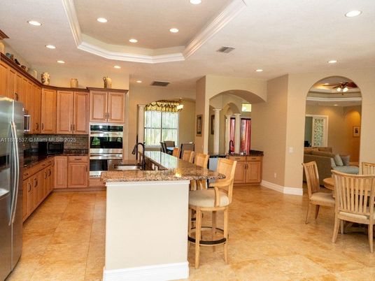 Chandelier, Dining room, Interior, Kitchen, Recessed Lighting, Stainless Steel Appliances