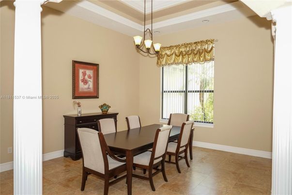 Chandelier, Dining room, Interior, Pendant Lights