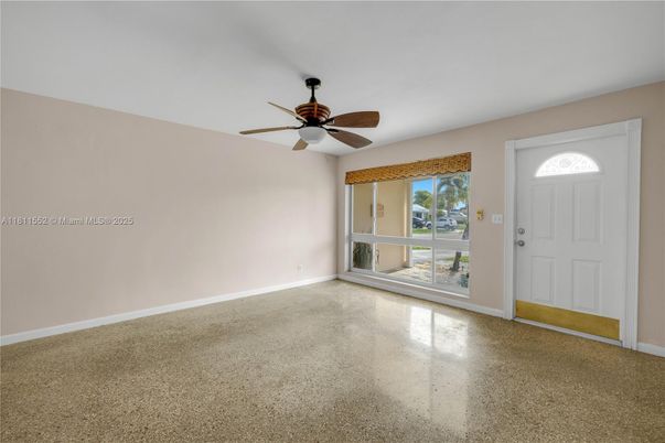 Empty room, Interior
