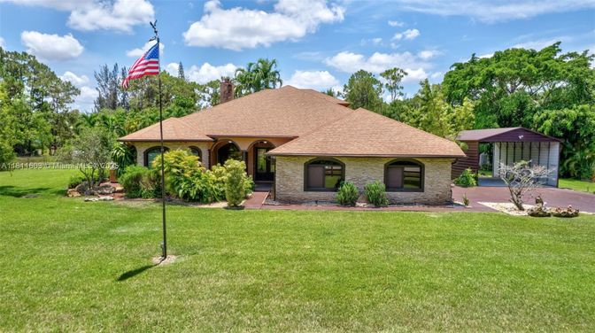 Backyard, Exterior, Facade, Brick Facade, French Provincial