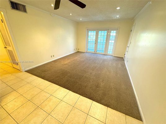 Empty room, Interior, Recessed Lighting