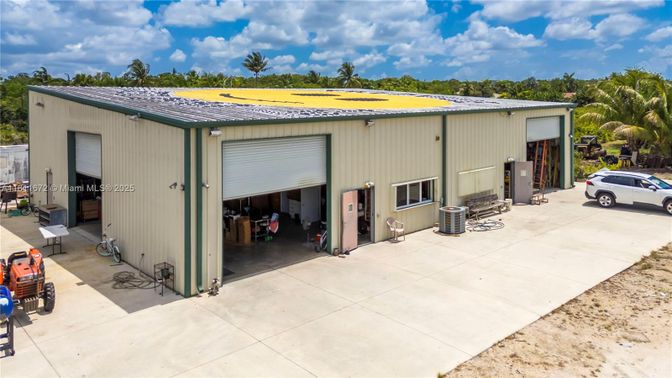 Detached Garage, Exterior