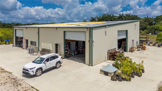Detached Garage, Exterior