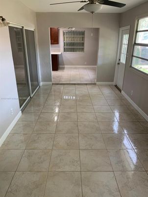 Empty room, Interior