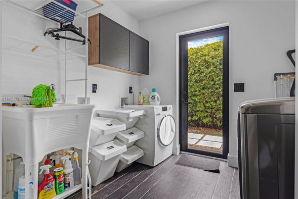 Interior, Washer, Wood Texture Flooring