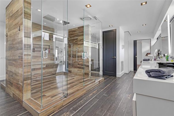 Interior, Recessed Lighting, Wood Texture Flooring