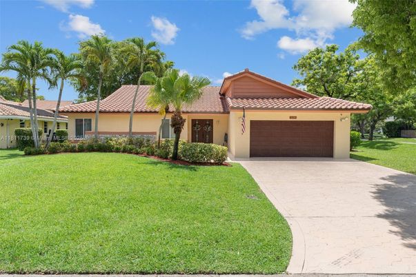 Attached, Backyard, Exterior, Facade, Mediterranean