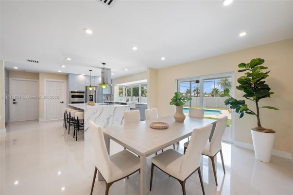 Dining room, Interior, Kitchen, Pendant Lights, Recessed Lighting, Stainless Steel Appliances
