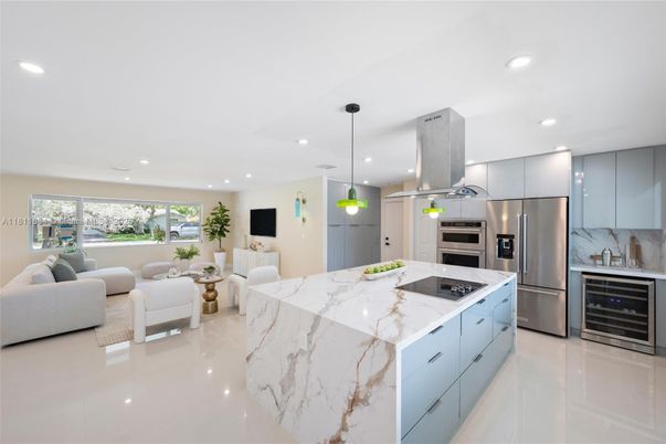 Interior, Kitchen, Living room, Pendant Lights, Recessed Lighting, Stainless Steel Appliances