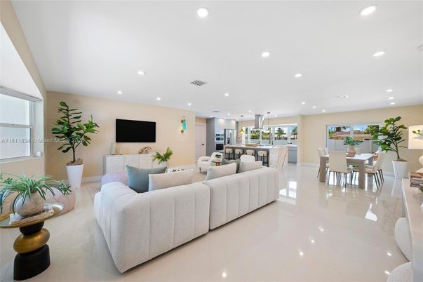Dining room, Interior, Kitchen, Living room, Recessed Lighting