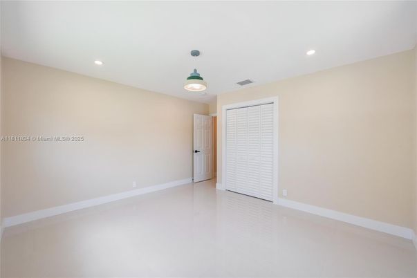 Empty room, Interior, Pendant Lights, Recessed Lighting