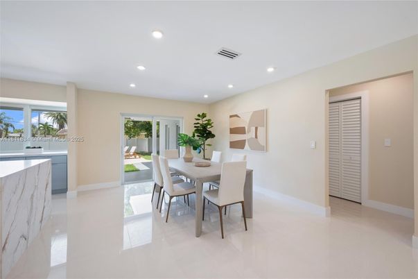 Dining room, Interior, Kitchen, Recessed Lighting