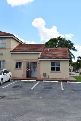 Exterior, Facade, Mediterranean