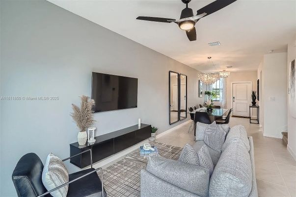 Chandelier, Dining room, Interior, Living room