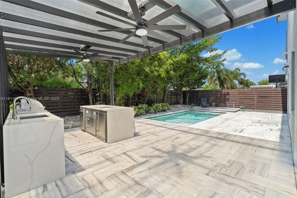 Exterior, Hot Tub, Pool
