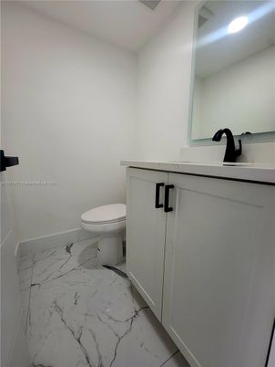 Bathroom, Interior, Marble, Recessed Lighting