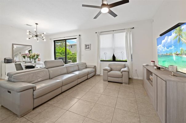 Dining room, Interior, Living room, Pendant Lights