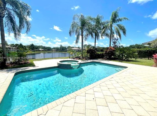 Exterior, Pool, Water
