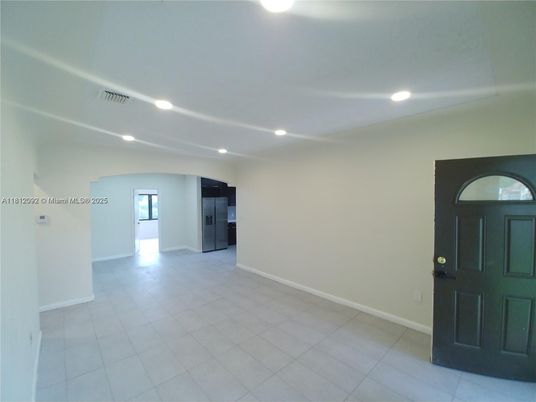 Empty room, Interior, Recessed Lighting