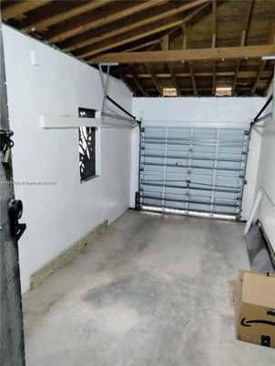 Garage, Interior, Wooden Beams