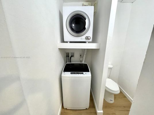 Interior, Utility Closets, Washer, Wood Texture Flooring