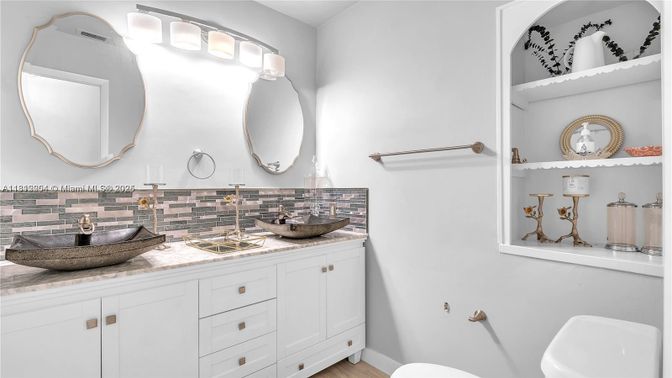 Bathroom, Dual Sink Vanities, Interior