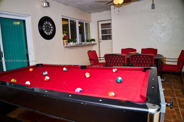 Billiard Table, Game Room, Interior