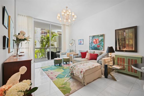 Chandelier, Interior, Living room