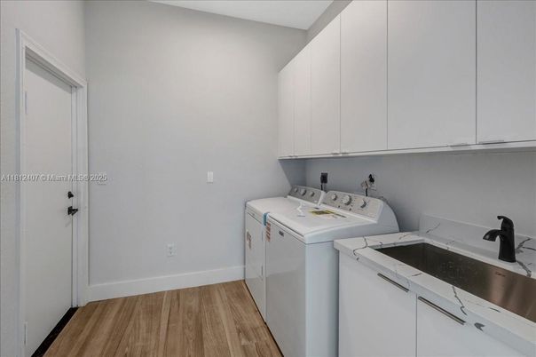 Interior, Washer, Wood Texture Flooring