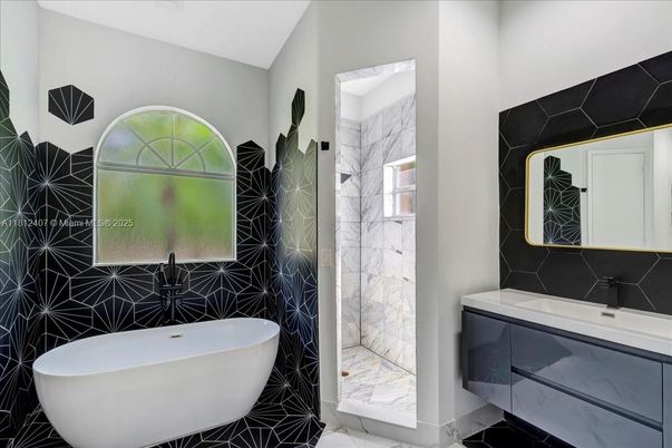 Bathroom, Free Standing Baths, Interior, Marble, Marble Walls