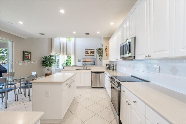 Dining room, Interior, Kitchen, Recessed Lighting, Stainless Steel Appliances