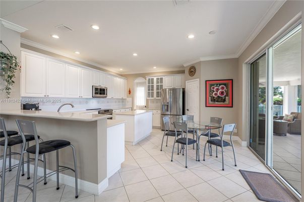 Dining room, Interior, Kitchen, Recessed Lighting, Stainless Steel Appliances