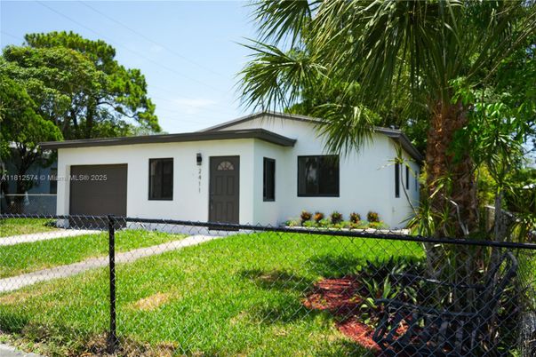 Attached, Backyard, Exterior, Facade, Ranch