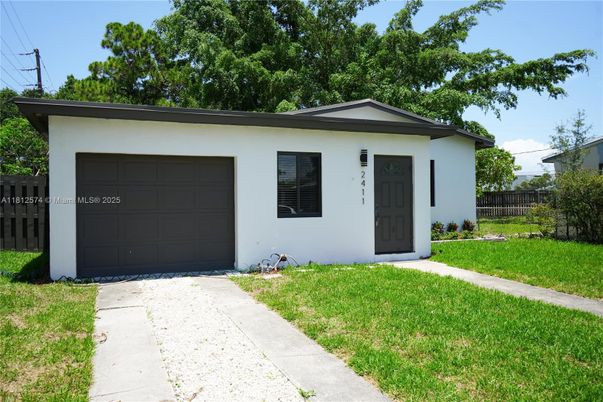 Detached Garage, Exterior