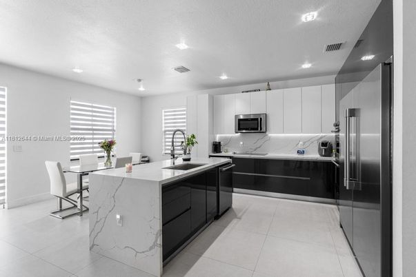 Dining room, Interior, Kitchen, Marble Walls, Recessed Lighting, Stainless Steel Appliances