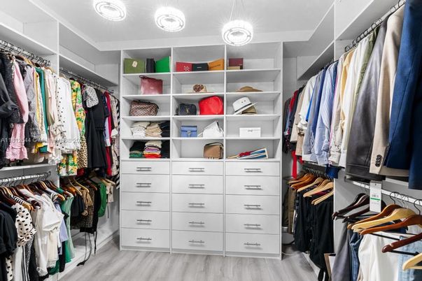 Interior, Walk-in Closets, Wood Texture Flooring