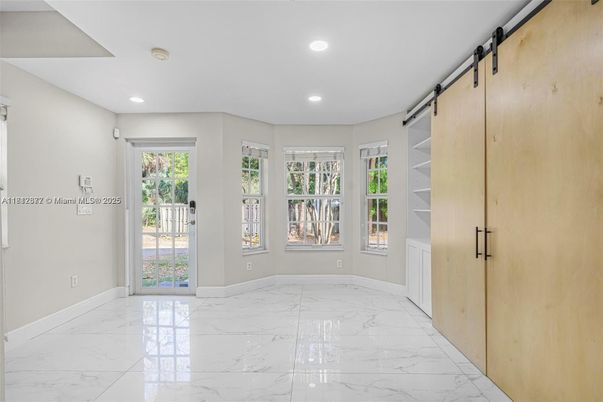 Empty room, Interior, Marble, Recessed Lighting