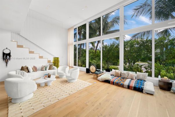 Interior, Living room, Recessed Lighting, Sun Room, Wood Texture Flooring