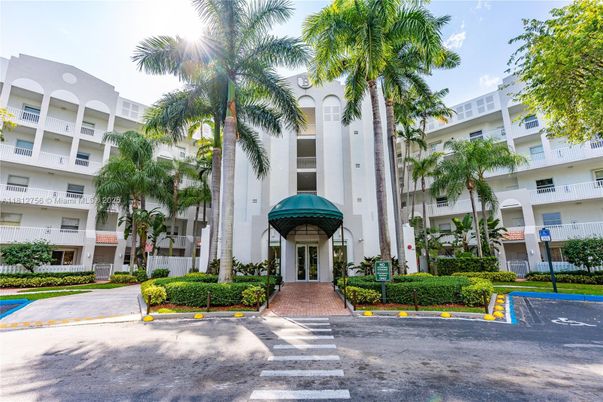 Exterior, Facade, Condo Building