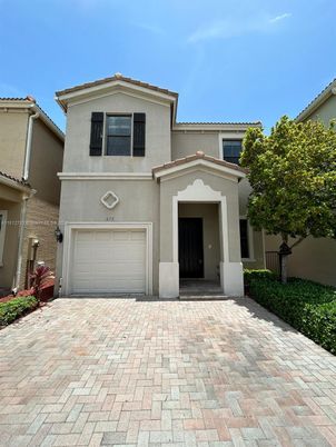 Attached, Exterior, Facade, Mediterranean