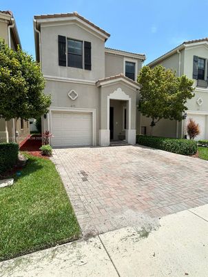 Attached, Exterior, Facade, Mediterranean